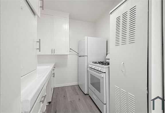 3rd image of 408 S Grevillea Ave Unit 9