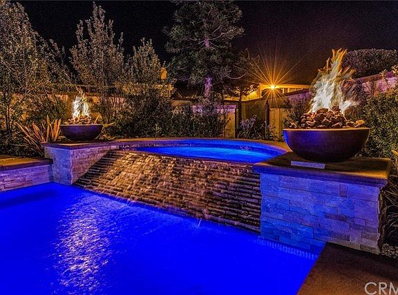 CLOSE-UP VIEW OF THE WATERFALL & FIRE BOWLS!