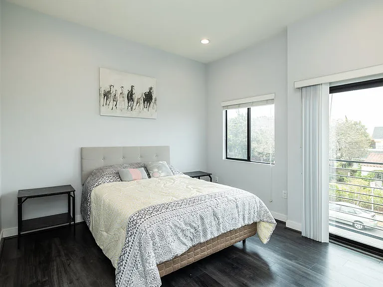 2651 S Hobart Blvd — Photo 26