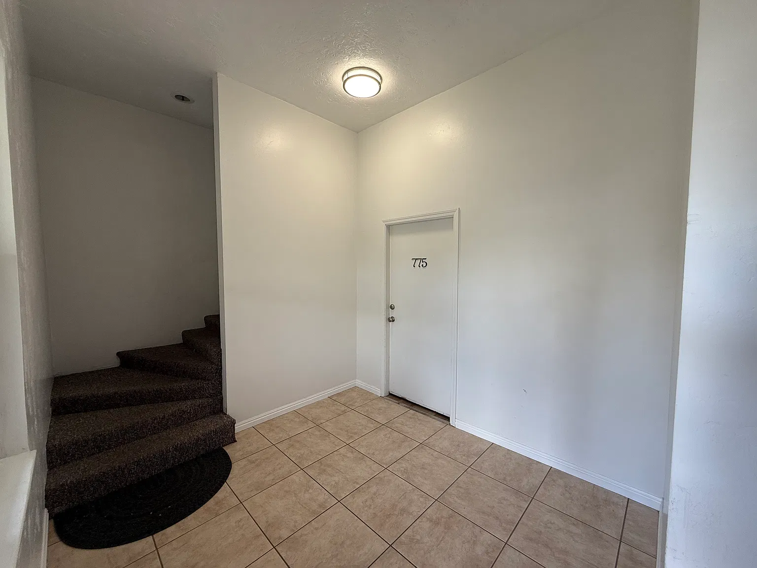 3 bed, 1950 sqft, $2,300 — Photo 2