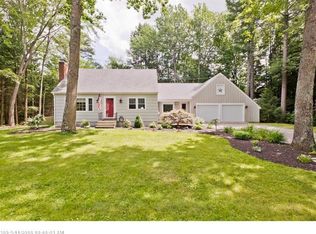 4 Crystal Ln, Cumberland, ME 04021