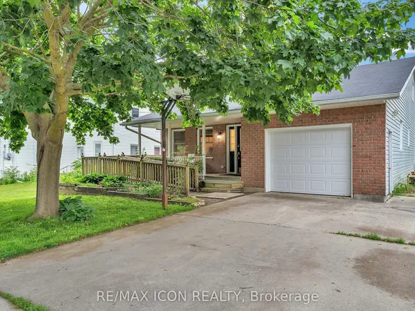 158 Broadway St, North Middlesex, ON N0M 2K0