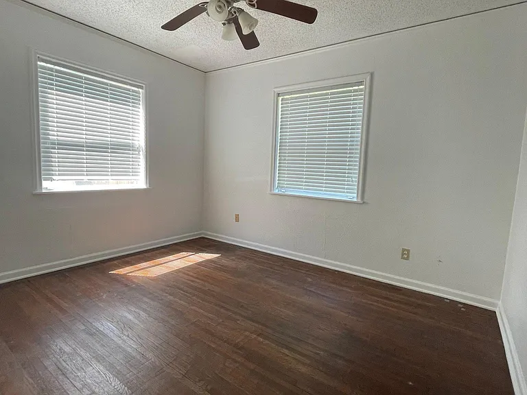 820 N Marion Ave — Photo 6