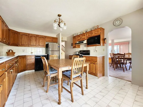 112 S 43rd Ave W, Claresholm, AB T0L 0T0