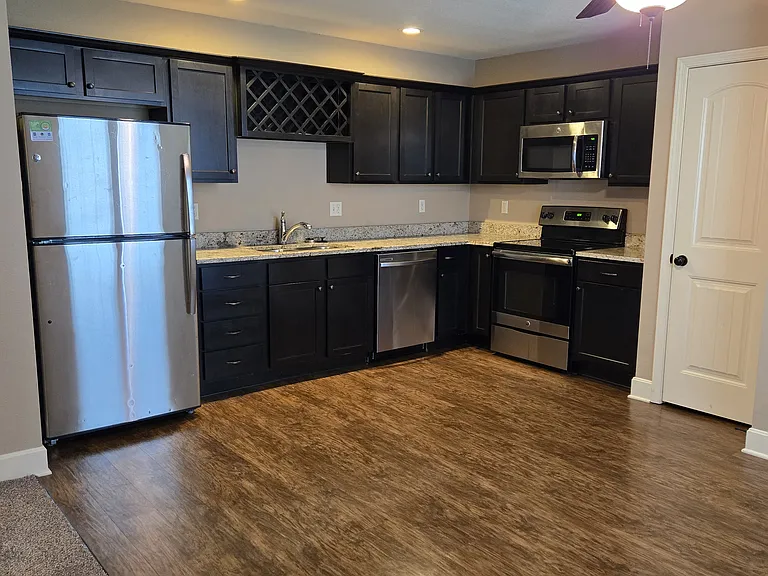 21601 Westover Cir — Photo 27