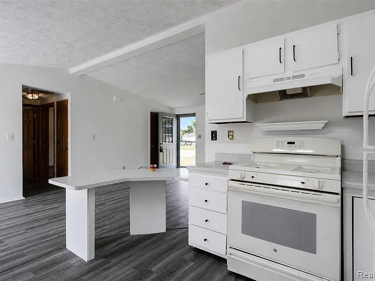 15060 Michael St — Photo 20