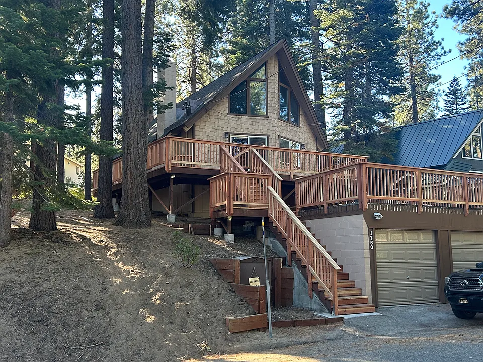 1750 Thunderbird Ct