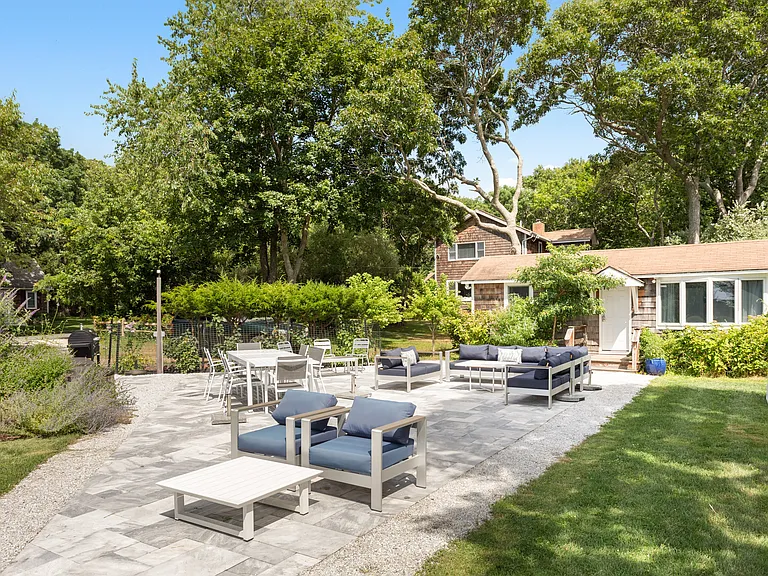 16 Mudford Ave — Photo 32