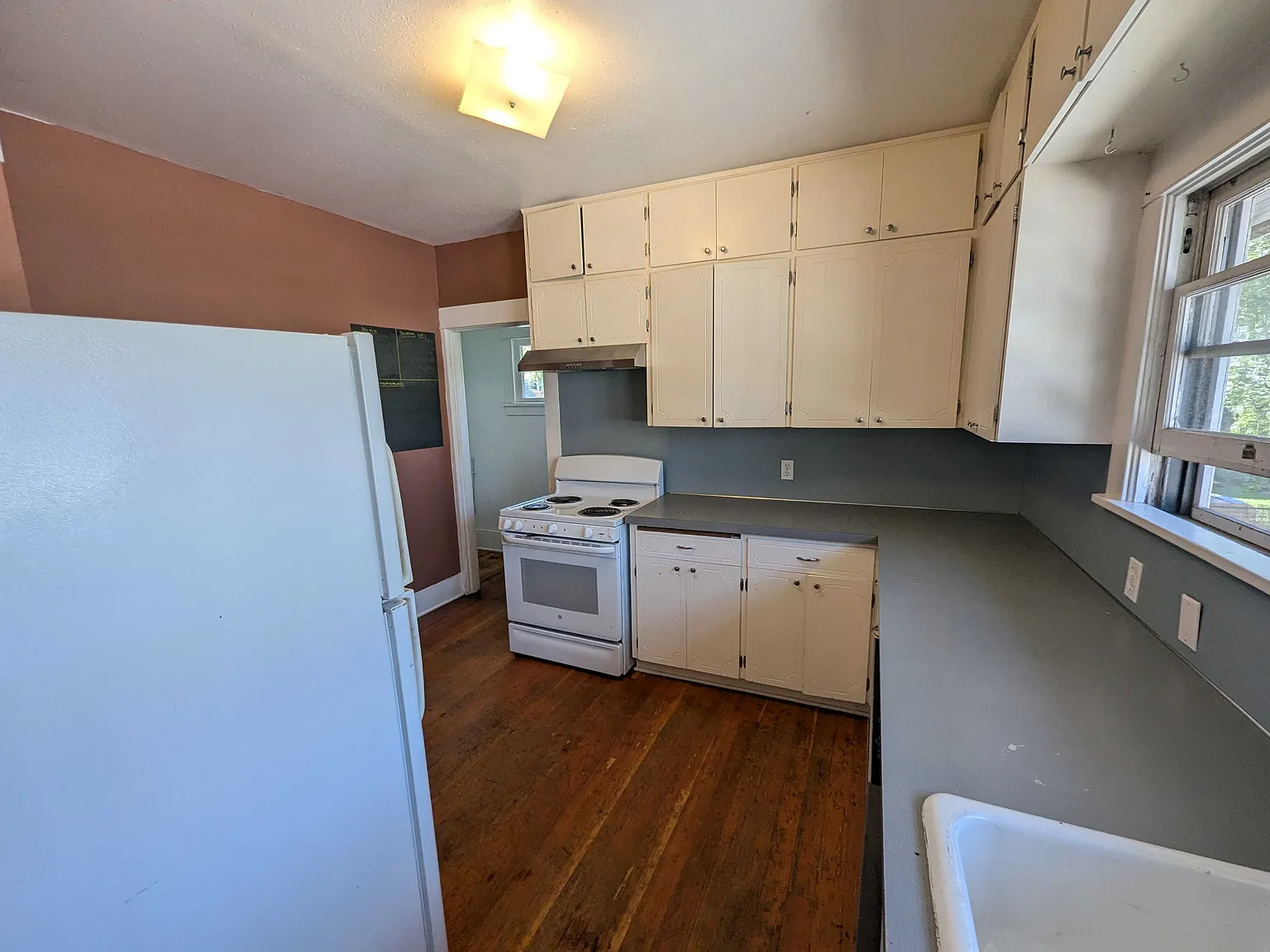 3 bed, 1250 sqft, $2,995 — Photo 4