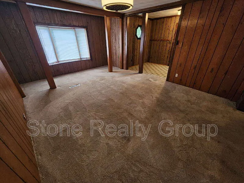3 bed, 1.0 bath, $1,200 — Photo 3