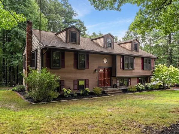35 Lowell Rd, Pembroke, MA 02359
