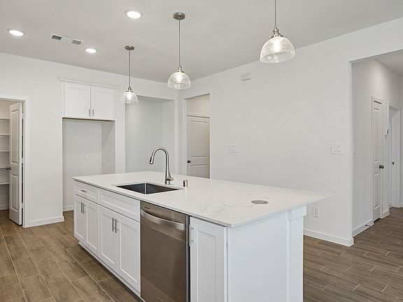 5th image of 211 Prairie Ridge Ln