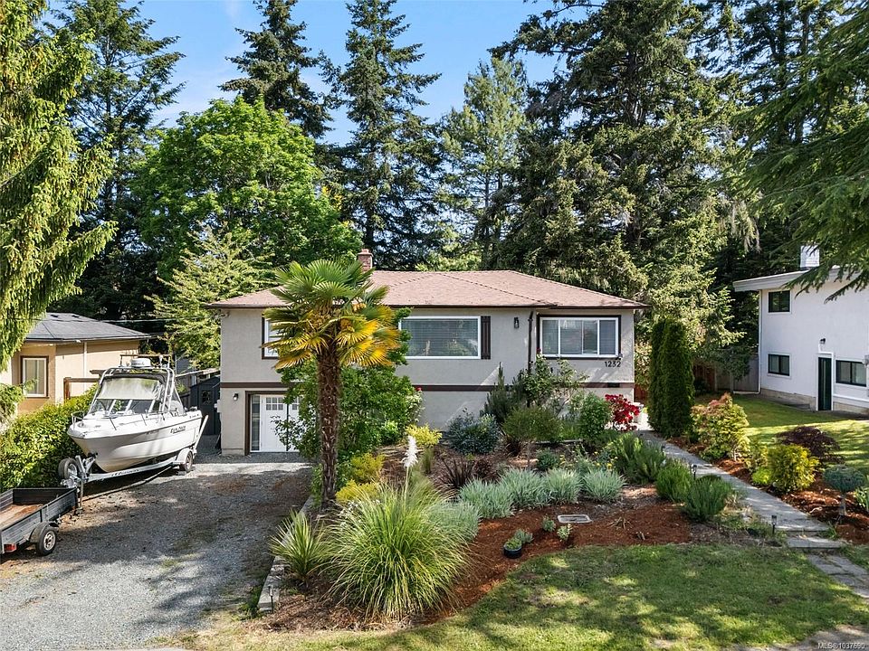 1st image of 1232 Pearce Cres