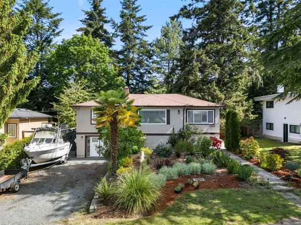 1232 Pearce Cres, Saanich, BC V8X 3S9