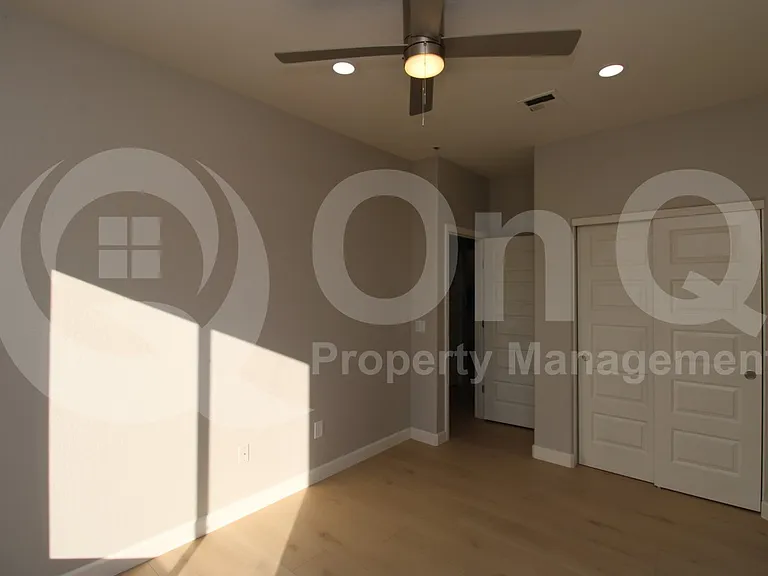 3003 E Kings Ave — Photo 15