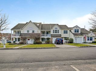 7 Spruce Ridge Dr, Fishkill, NY 12524