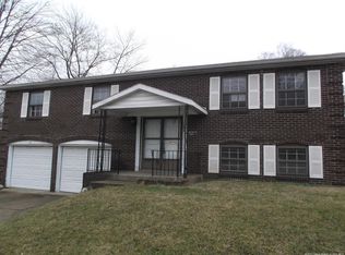 302 Country Club Dr, New Albany, IN 47150