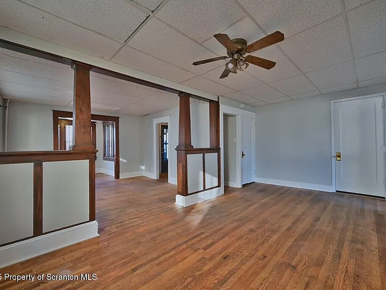 416 E Market St — Photo 14