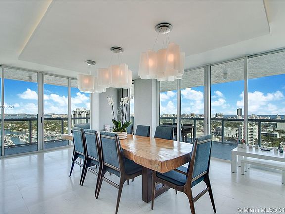 5th image of 10 Venetian Way APT 2204
