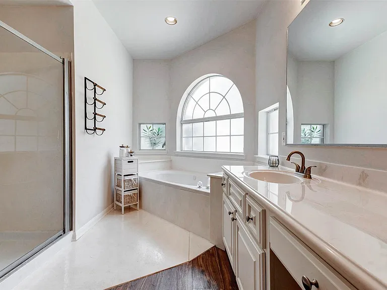 1606 Barrington Hills Ln — Photo 33