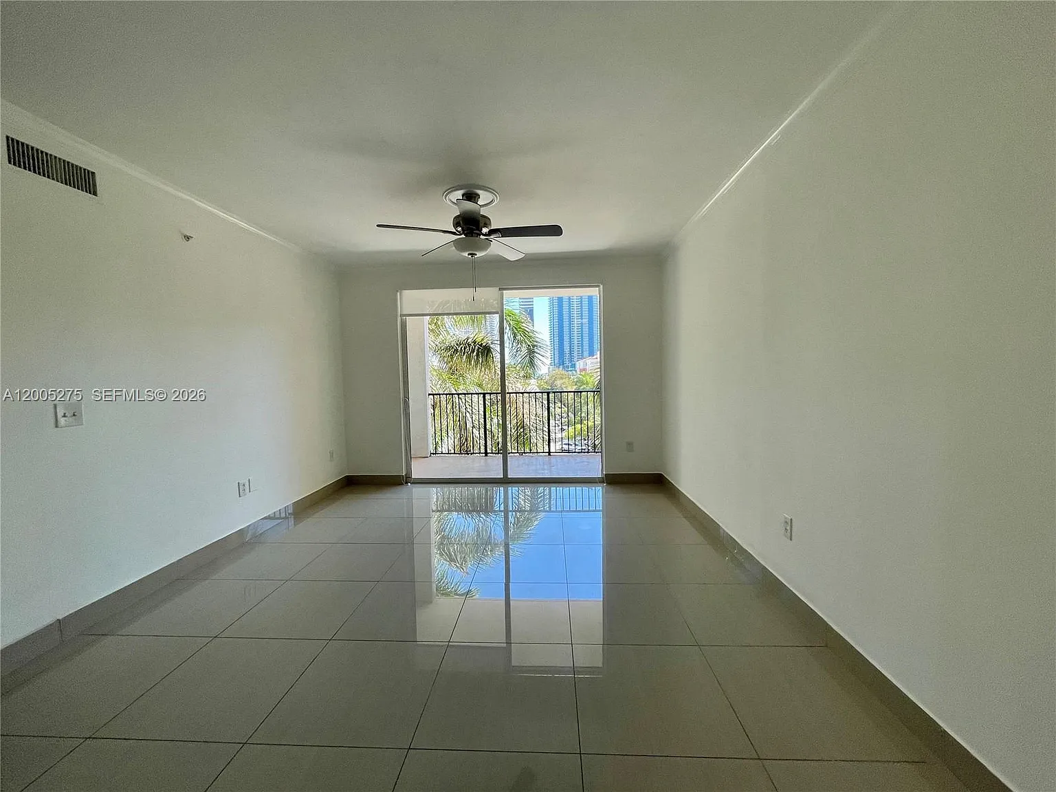 Porto Bellagio Condo — Photo 2