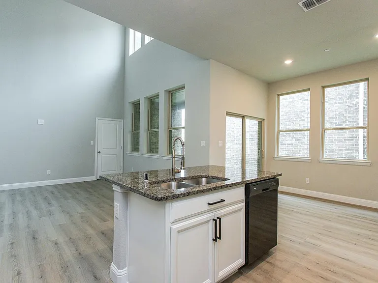 7504 Palisades Dr — Photo 33