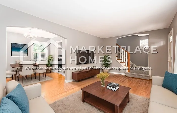 2604 Elm St — Photo 3