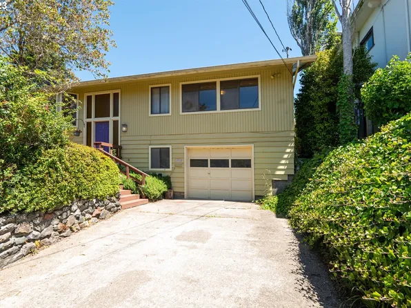 2281 Sherman Ave, North Bend, OR 97459
