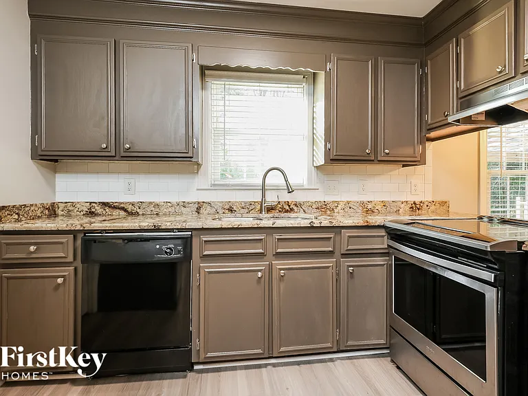 218 Old Dominion Dr — Photo 8