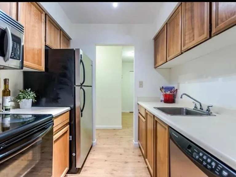 1422 E 3rd Ave #206 — Photo 2
