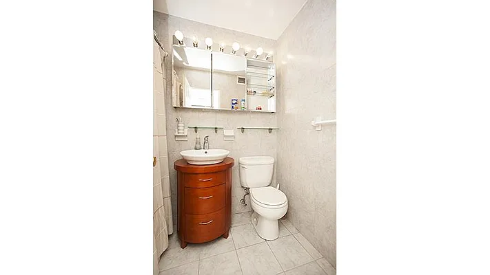 Sold by Fenwick Keats Real Estate | media 6