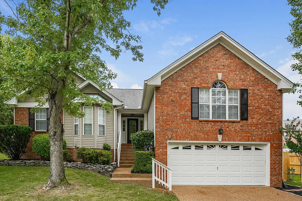 3 bed, 2.0 bath, 2067 sqft, $2,385 — Photo 1