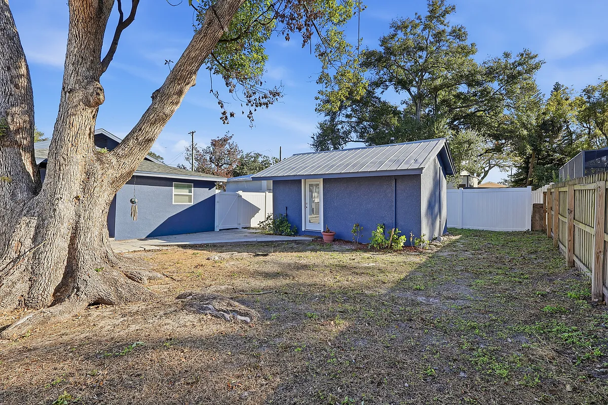 Building Photo - 118 W Sligh Ave #B