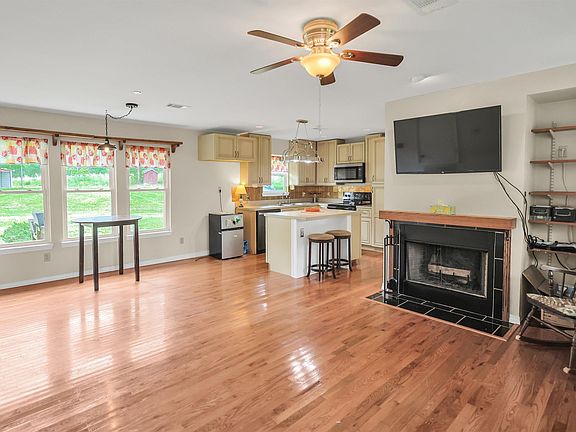 5th image of 549 Oak Grove Rd