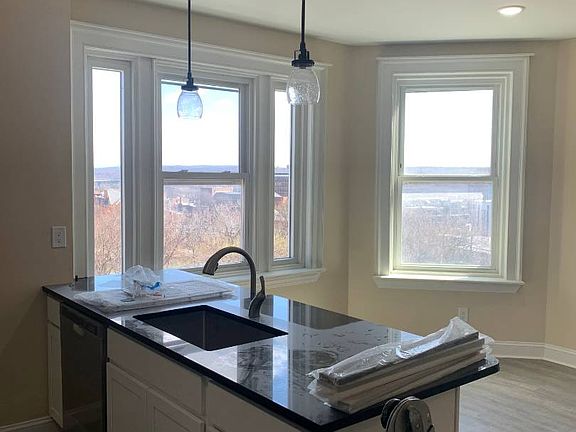 4th image of 29 Elk St Floor 3-8