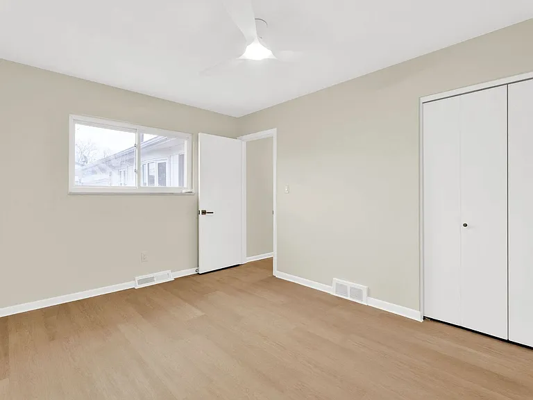 915 James K Blvd — Photo 26