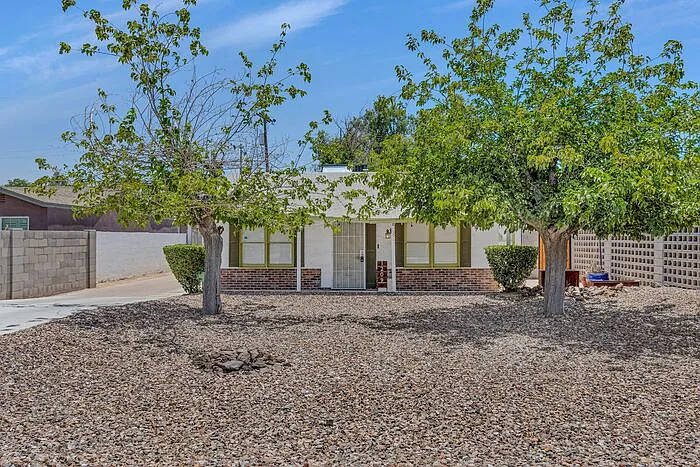 1209 E Meadowbrook Ave — Photo 1