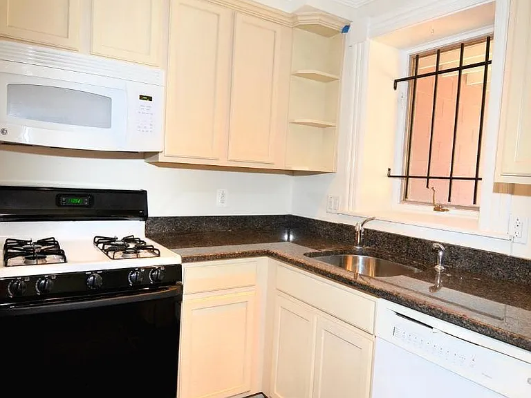622 3rd St NE #B — Photo 10