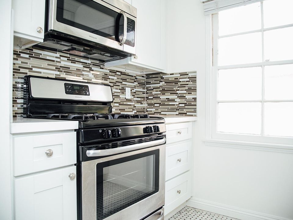 1st image of 521 Hollister Ave APT 3