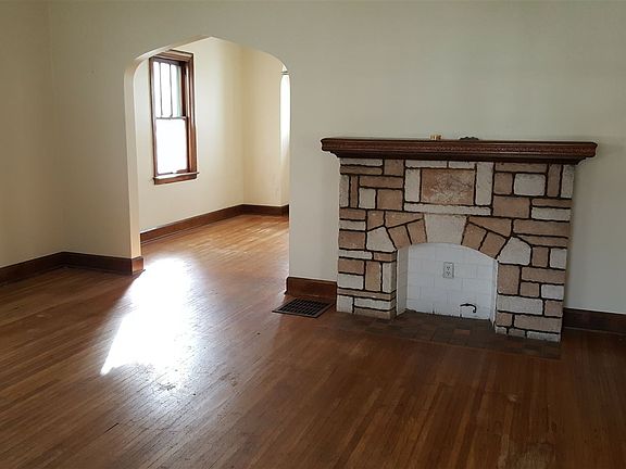 Living Room w/ faux FP and HWF