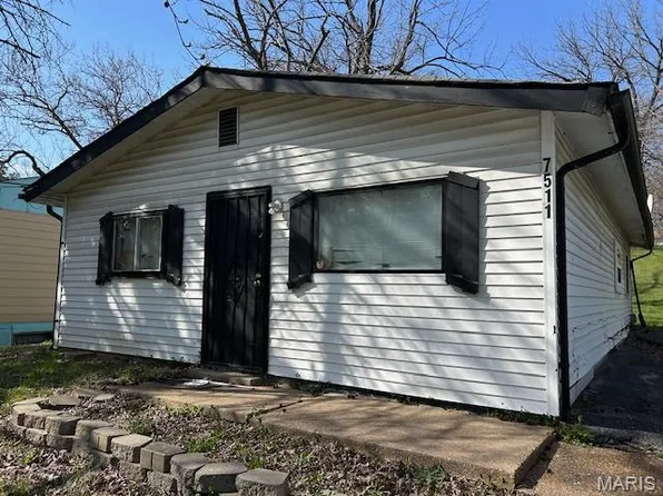 7511 Blanding Dr, Saint Louis, MO 63135