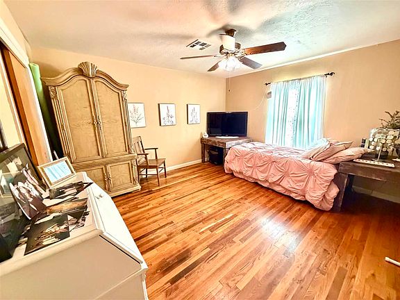 4th image of 209 N 18th St