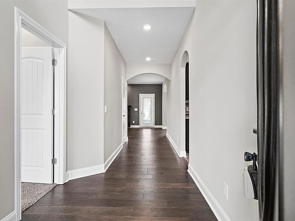2nd image of 3348 Melissa Ln