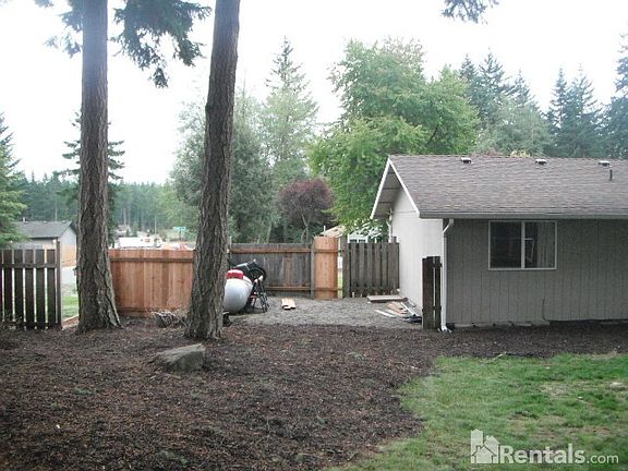 3rd image of 6048 Tolmie Dr NE