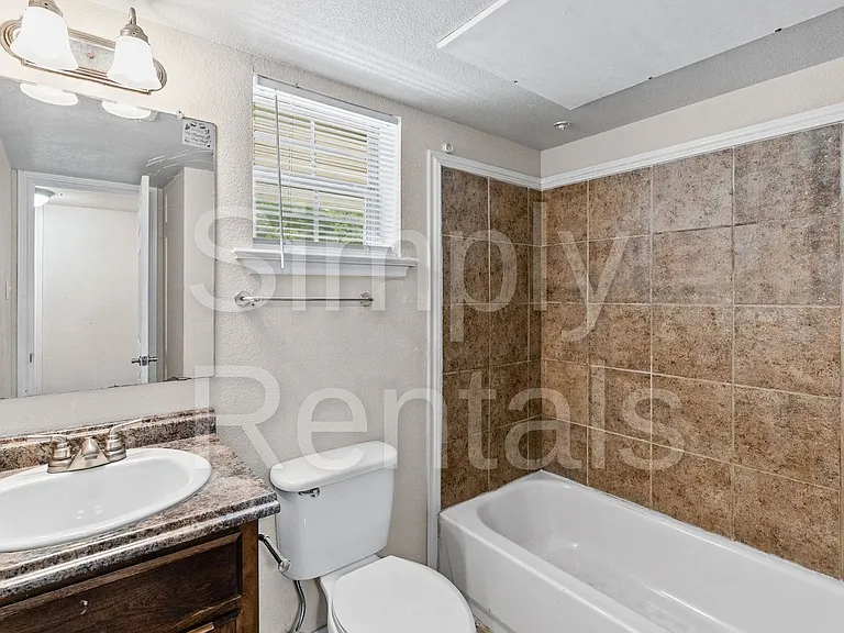 1220 Texas St — Photo 33