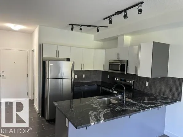 10611 117th St NW #402, Edmonton, AB T5H 0G6