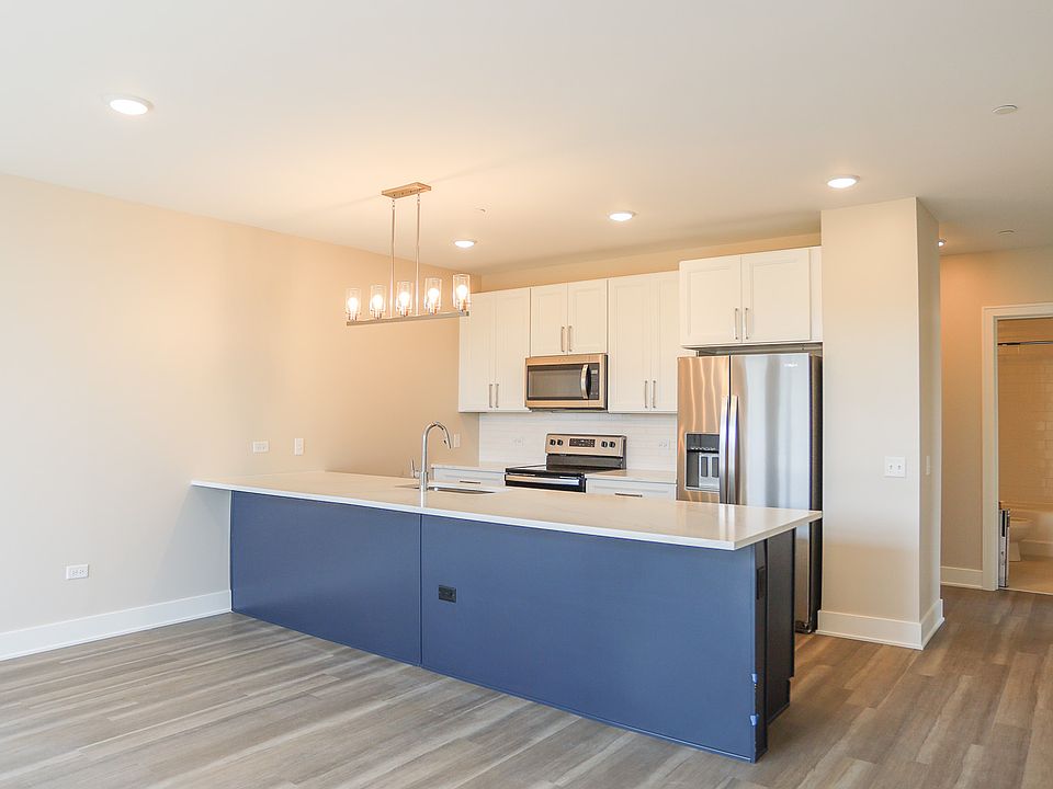 1st image of 882 Lee St #211