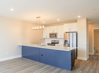 882 Lee St #211, Des Plaines, IL 60016