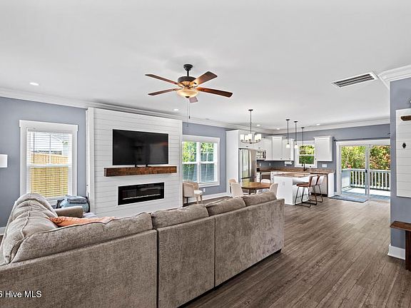 5th image of 205 Bangor Court