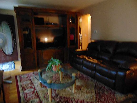 5th image of 11 Eisenhower Dr